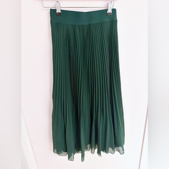 Aritzia Wilfred Twirl Pleated Skirt - Picture 4 of 10